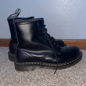 1460 DR MARTENS W